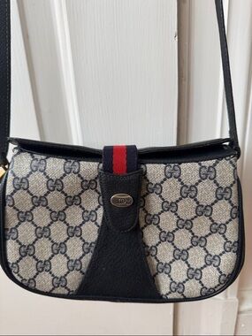 Gucci Beige Navy Crossbody with Black Trim and Red Accent
9”x 6” x 2 1/2”